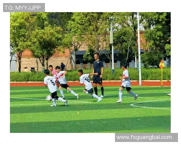 足球巨星儿子走上绿茵场续写父辈传奇梦想引燃新希望 足球巨星儿子走上绿茵场续写父辈传奇梦想引燃新希望