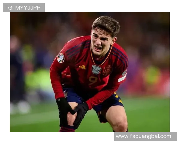 足球巨星赛场突遭意外重伤引发球迷担忧与职业生涯隐忧 足球巨星赛场突遭意外重伤引发球迷担忧与职业生涯隐忧