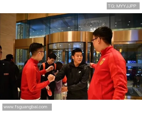 从绿茵场巨星到教练席传奇探索球员华丽转身背后的故事 从绿茵场巨星到教练席传奇探索球员华丽转身背后的故事